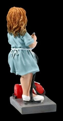 Funny Jobs Figur - Hausfrau Vollzeitjob 8 Funny Jobs Figur - Hausfrau Vollzeitjob -Figuren-shop FS20493 Funny Jobs Figur Hausfrau Vollzeitjob 7 1280x1280
